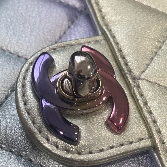 🔥🔥Chanel Iridescent Metallic Clutch - Picture 6 of 15